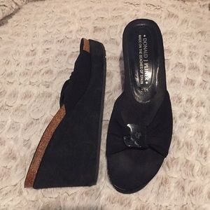 Donald J Pliner Black Wedges